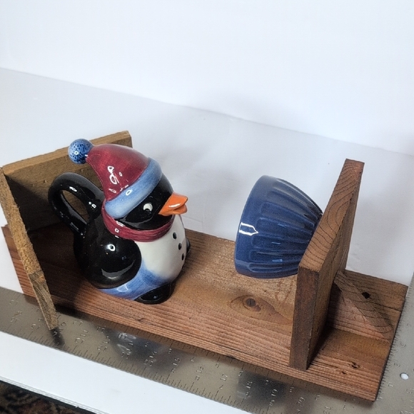 Rustic Wooden Handmade Bird Feeder Penguin With The Birds - Picture 5 of 15